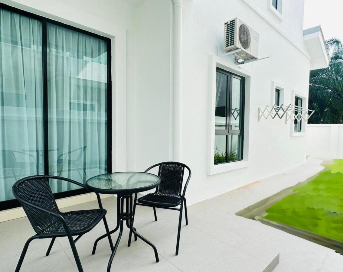 《Untitled Homestay》Sitiawan Buitenkant foto